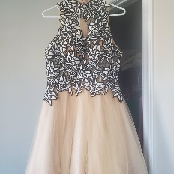 Forever Unique Essie Dress - Picture 2 of 4